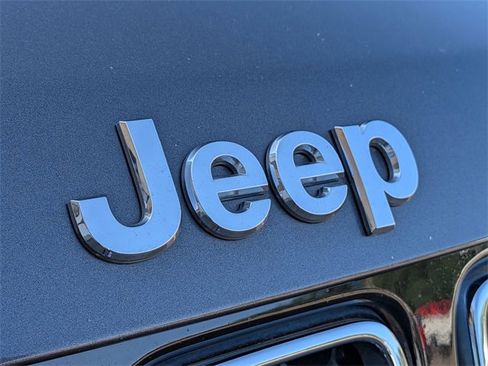 Used 2019 Jeep Compass Latitude image 10