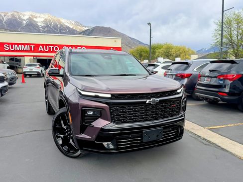 Used 2024 Chevrolet Traverse RS AWD/4WD image 2