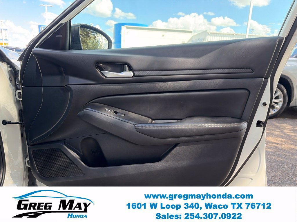 Used 2024 Nissan Altima 2.5 SV FWD image 12