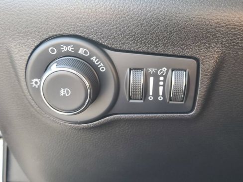 Used 2026 Jeep Compass Latitude AWD/4WD image 23