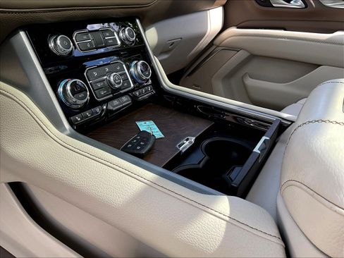 Used 2021 GMC Yukon Denali AWD/4WD image 18