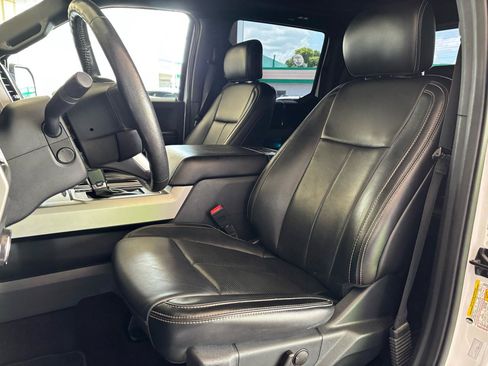 Used 2020 Ford F150 Lariat w/ Equipment Group 502A Luxury AWD/4WD image 13