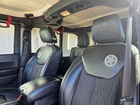 Used 2013 Jeep Wrangler Unlimited Sport image 9