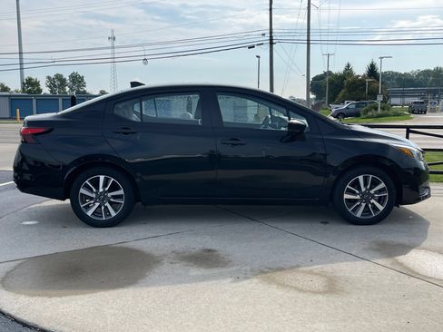Used 2025 Nissan Versa SV FWD image 8