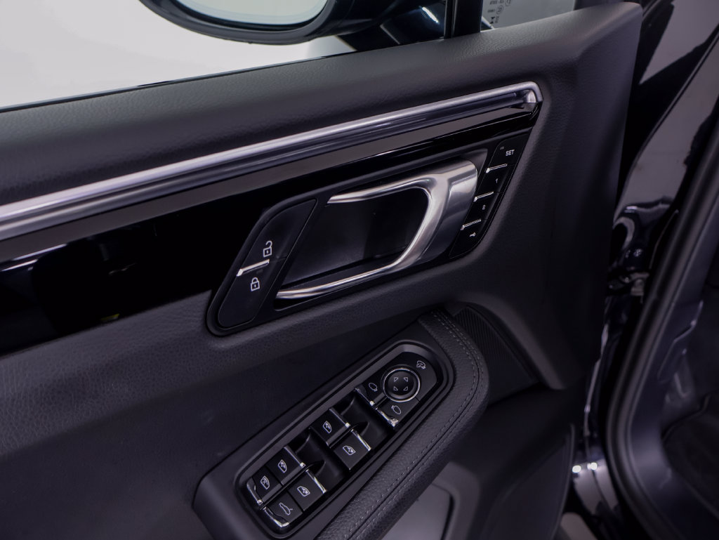 Certified 2023 Porsche Macan S AWD/4WD image 26