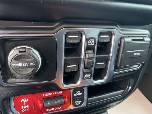 Certified 2022 Jeep Gladiator Rubicon w/ Cold Weather Group image 33