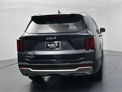 Certified 2024 Kia Sorento S FWD image 7