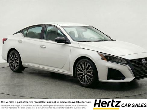 Used 2025 Nissan Altima 2.5 SV FWD image 1