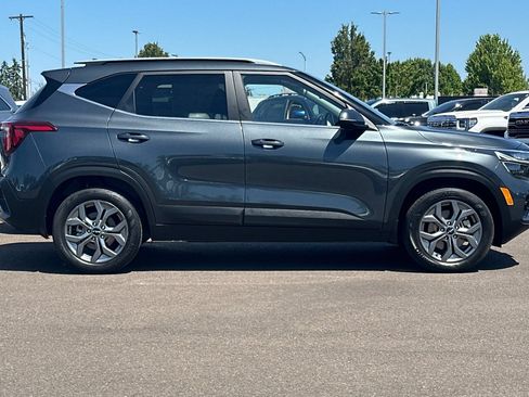 Used 2024 Kia Seltos S AWD/4WD image 3