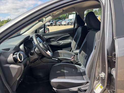 Used 2025 Nissan Versa SV FWD image 24