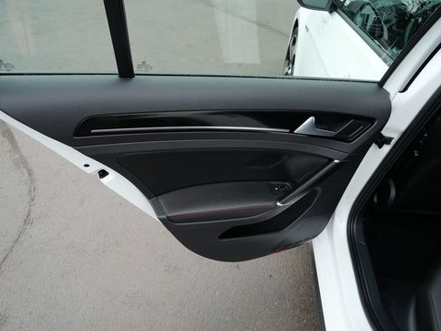 Used 2017 Volkswagen GTI SE FWD image 17