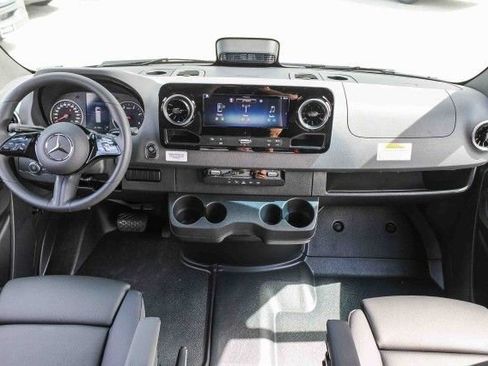 New 2025 Mercedes-Benz Sprinter 2500 image 12