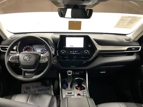 Used 2024 Toyota Highlander XLE image 14