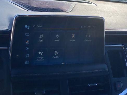 Used 2024 Chevrolet Suburban Premier image 13