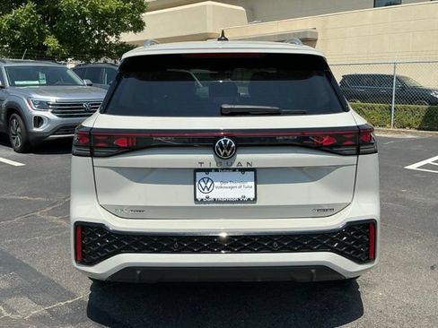 Certified 2026 Volkswagen Tiguan SEL R-Line AWD/4WD image 4