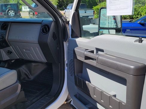 Used 2014 Ford F250 XL w/ Power Equipment Group image 18