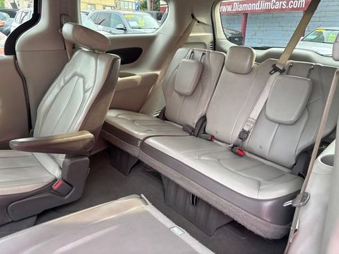 Used 2020 Chrysler Voyager Lxi FWD image 16