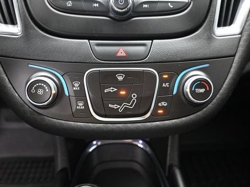 Used 2018 Chevrolet Malibu LT FWD image 16