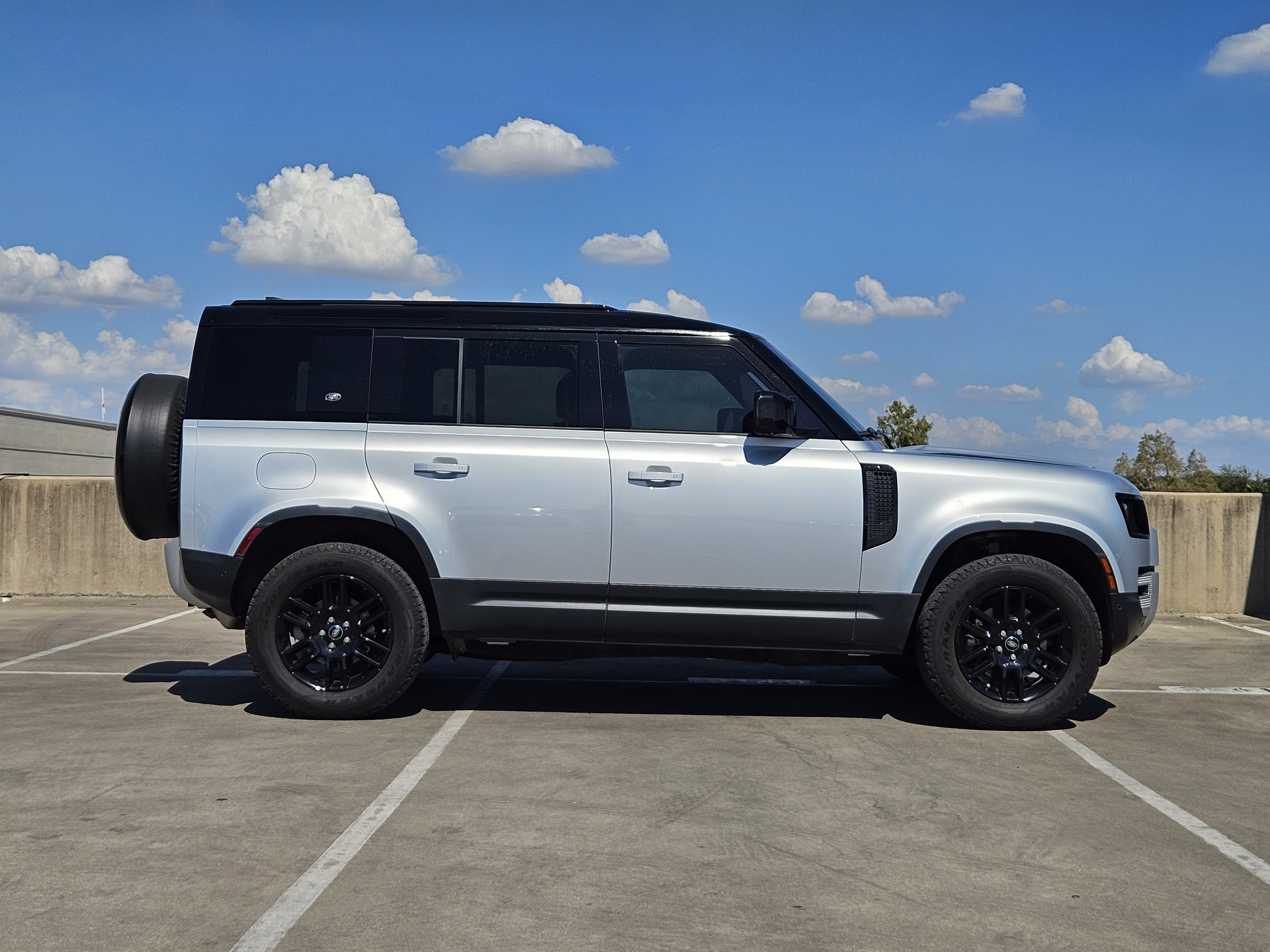 Used 2023 Land Rover Defender 110 S AWD/4WD image 9