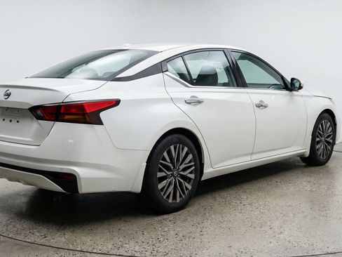 Used 2025 Nissan Altima 2.5 SV image 9