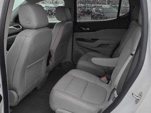 Used 2023 GMC Acadia SLT w/ Preferred Package image 6