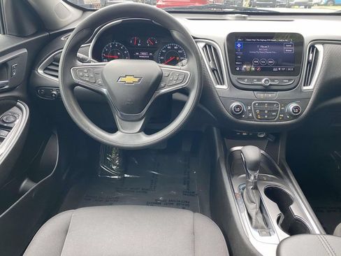 Used 2025 Chevrolet Malibu LT FWD image 9