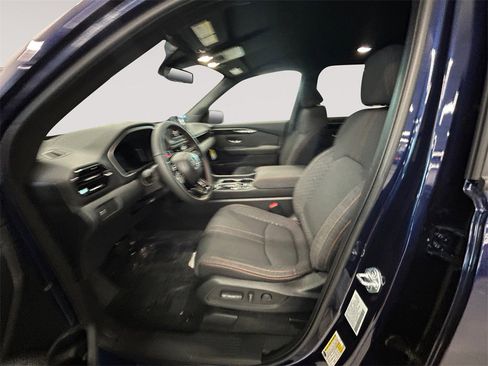 New 2025 Honda Pilot Sport image 9