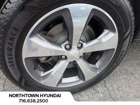 Used 2019 Jeep Cherokee Limited image 45