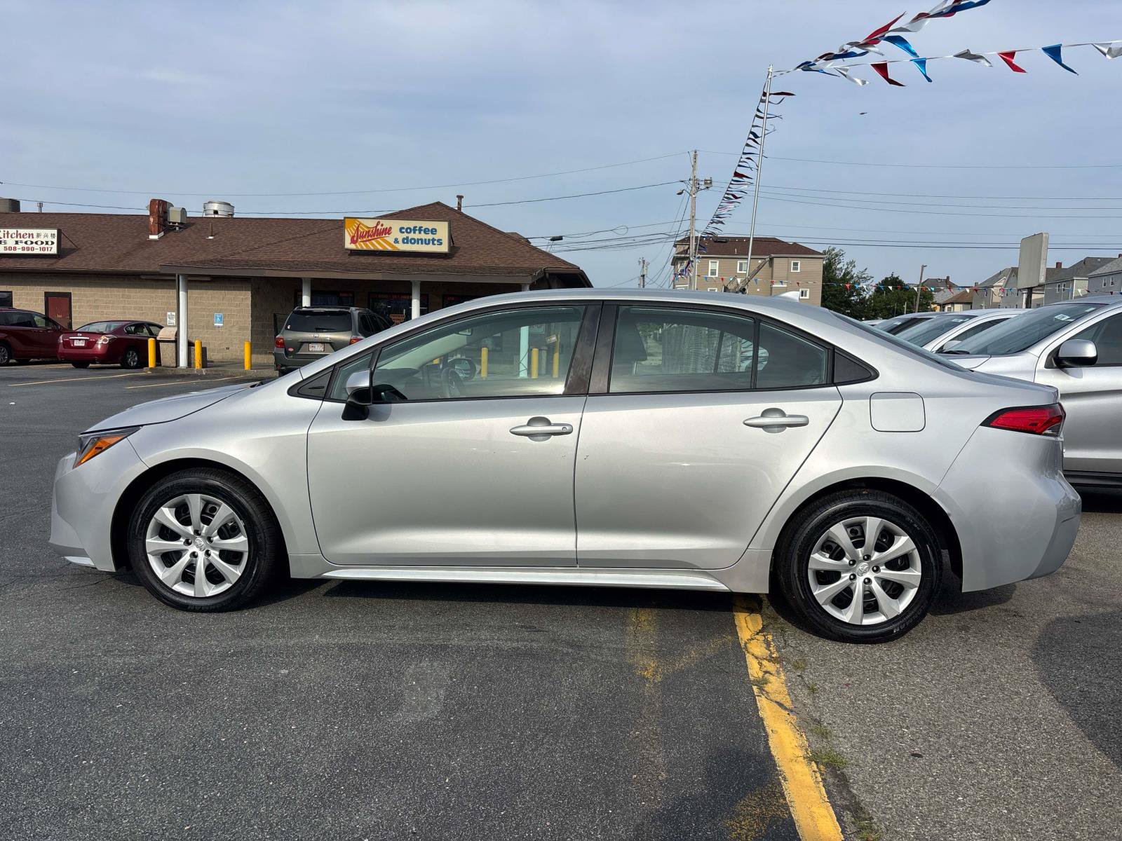 Used 2023 Toyota Corolla LE w/ Carpet Mat Package (TMS) FWD image 3