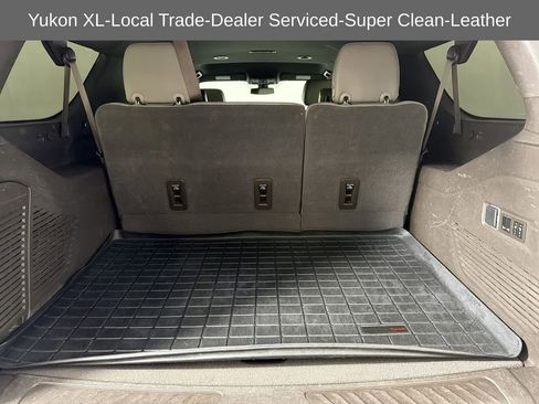 Used 2022 GMC Yukon XL SLT w/ SLT Luxury Package image 17