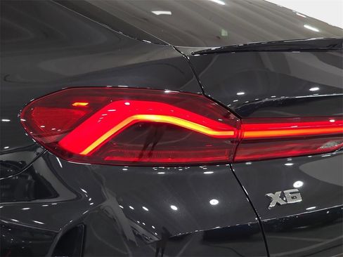 Certified 2025 BMW X6 M60i w/ Dynamic Handling Package image 29