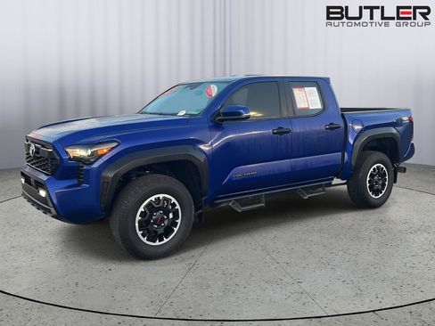 Certified 2024 Toyota Tacoma TRD Off-Road w/ TRD Off Road Upgrade Package AWD/4WD image 2