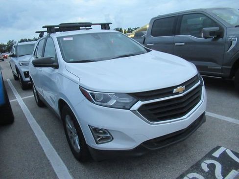 Used 2021 Chevrolet Equinox LS w/ LS Convenience Package FWD image 1