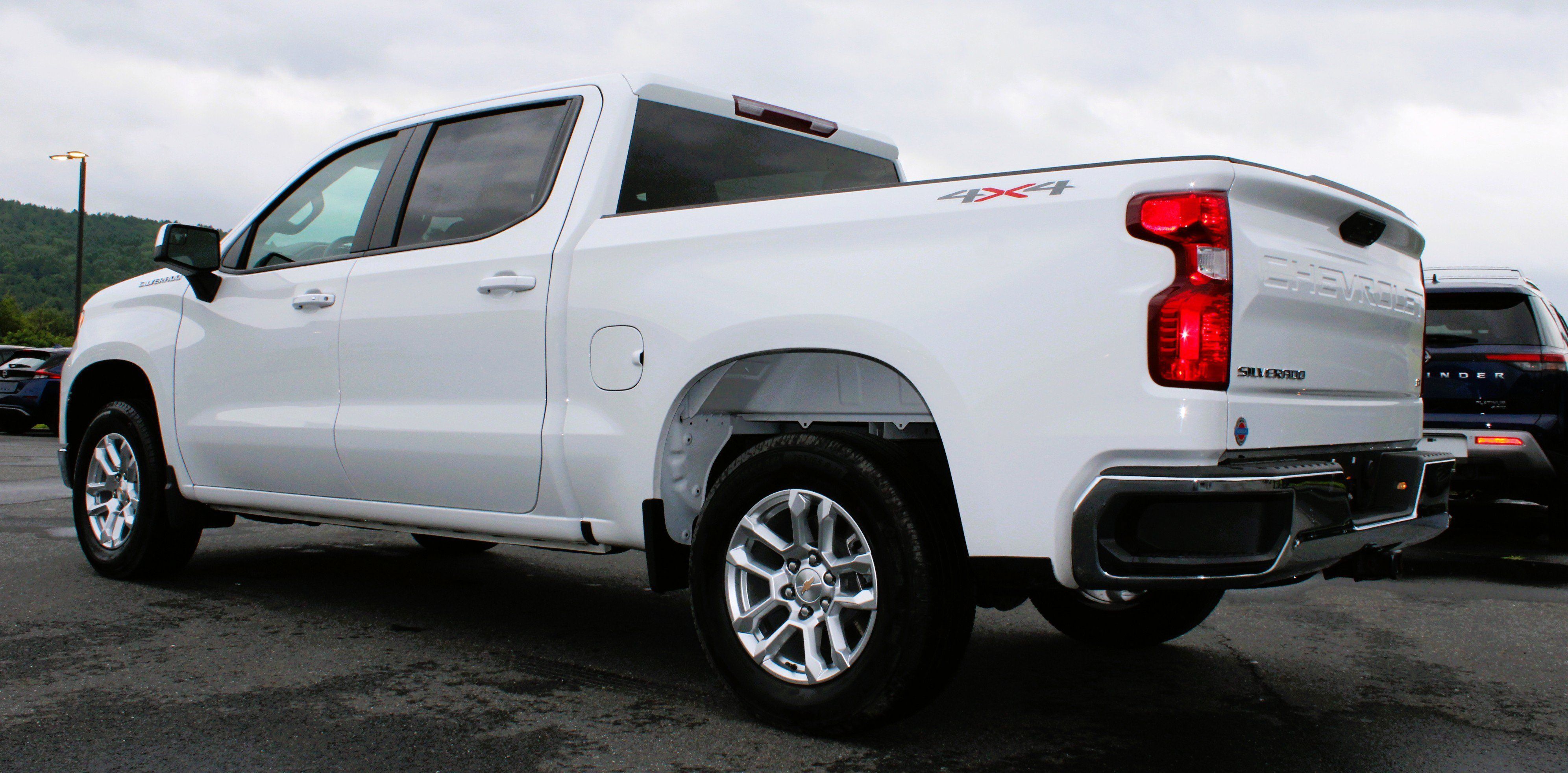 Used 2025 Chevrolet Silverado 1500 LT AWD/4WD image 12