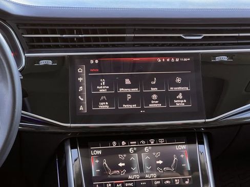 Used 2021 Audi Q8 Prestige w/ Prestige Package image 18