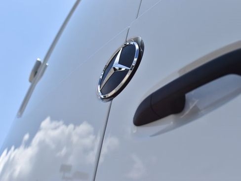 Used 2024 Mercedes-Benz Sprinter 2500 image 8