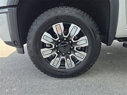 New 2025 GMC Sierra 2500 Denali image 31