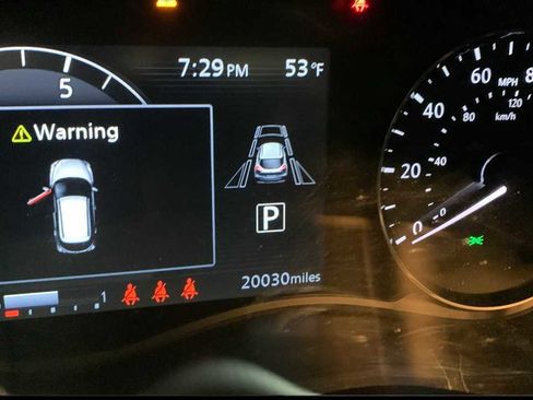 Used 2023 Nissan Kicks SV image 4