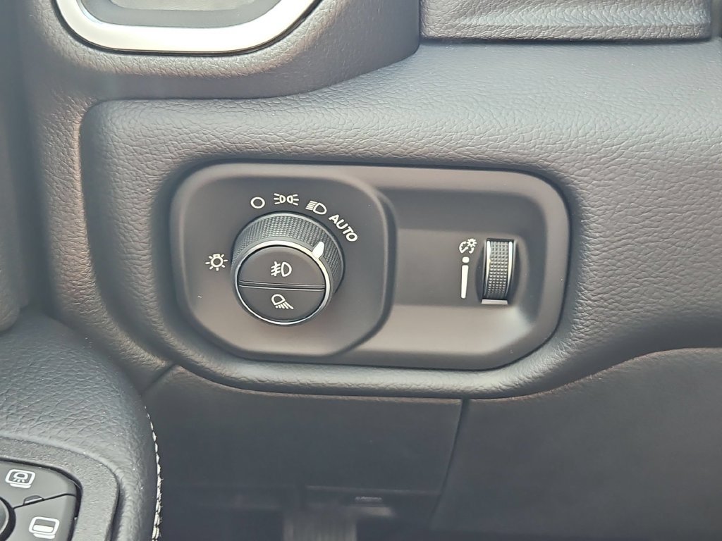 New 2026 RAM 2500 Big Horn AWD/4WD image 18