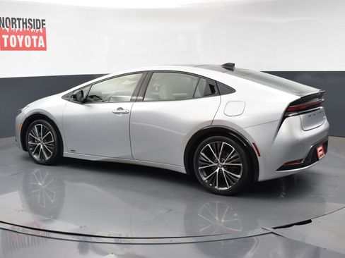 Used 2023 Toyota Prius XLE image 2