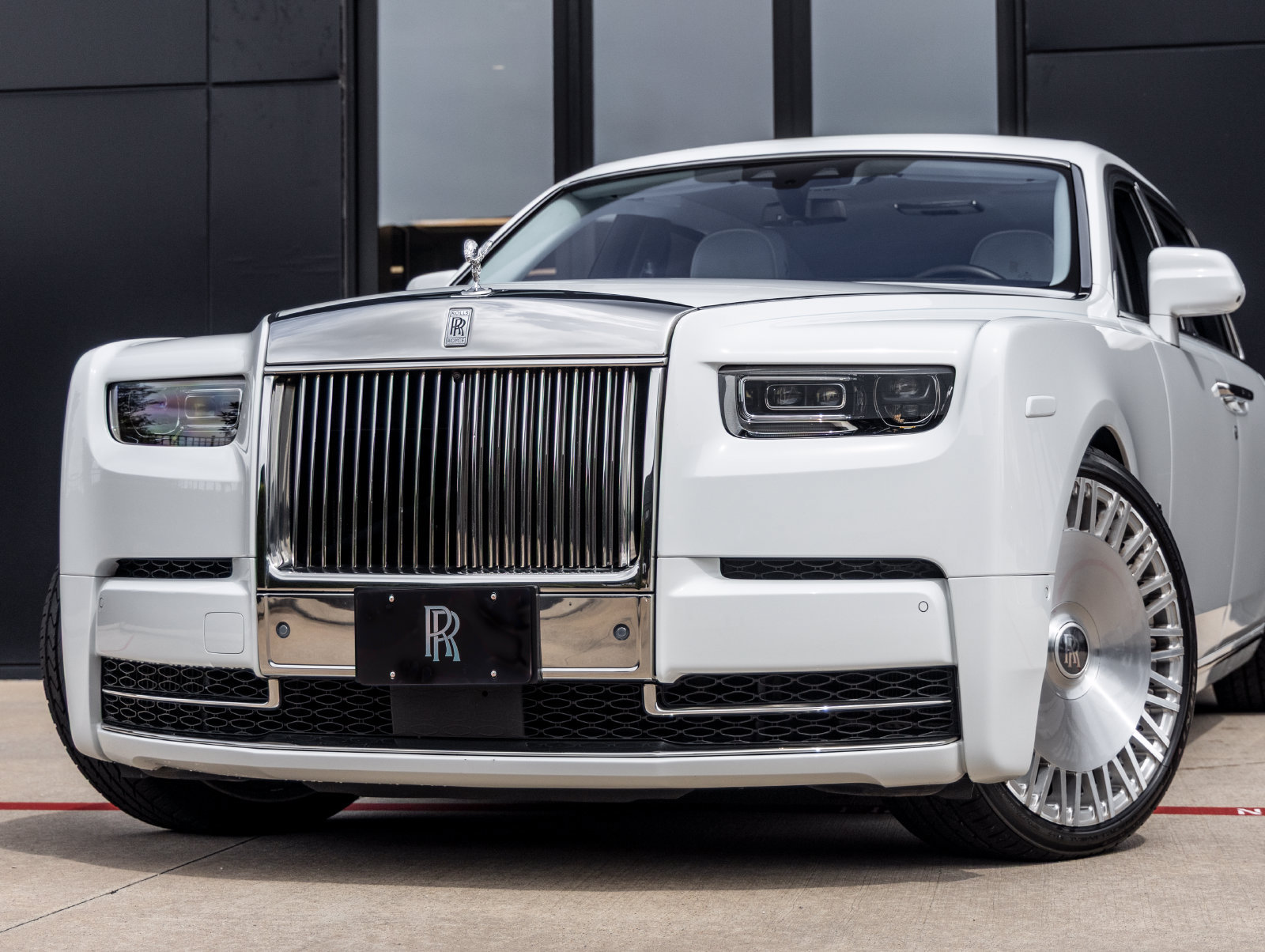 Used 2023 Rolls-Royce Phantom Extended Wheelbase w/ Leather Finishing Pack RWD image 6