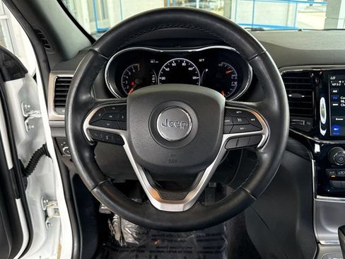Used 2019 Jeep Grand Cherokee Altitude RWD image 14