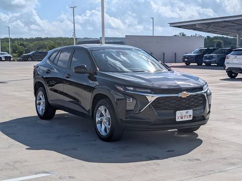 Used 2024 Chevrolet Trax LS w/ LS Convenience Package FWD image 7