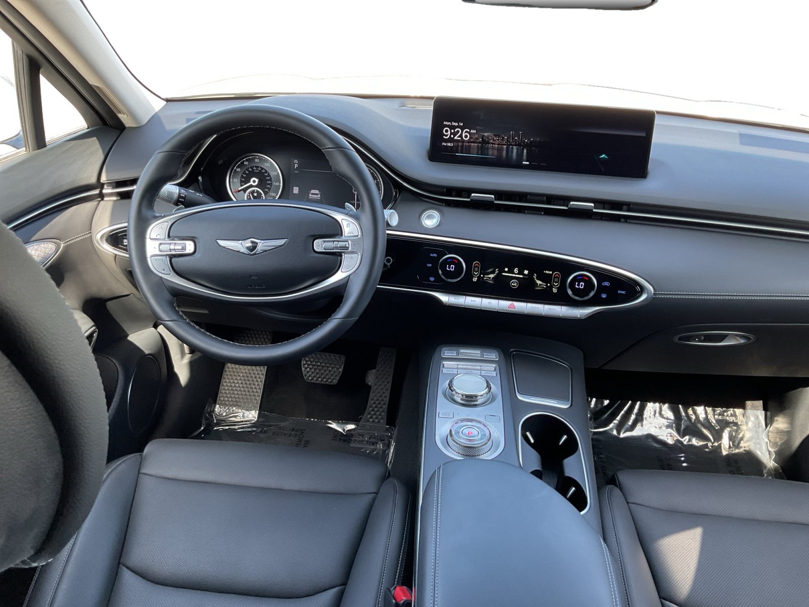 Used 2024 Genesis GV70 2.5T AWD/4WD image 14
