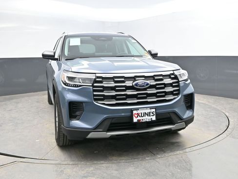 Used 2025 Ford Explorer Active image 2