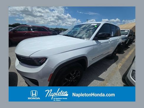Used 2024 Jeep Grand Cherokee Altitude AWD/4WD image 1