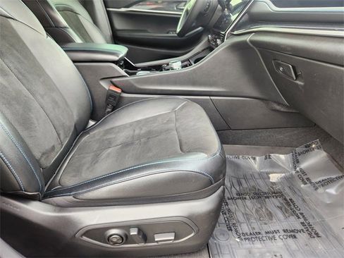 Used 2022 Jeep Grand Cherokee Trailhawk w/ Luxury Tech Group III image 19