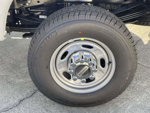 New 2026 Ford F350 XL w/ XL Chrome Package image 9