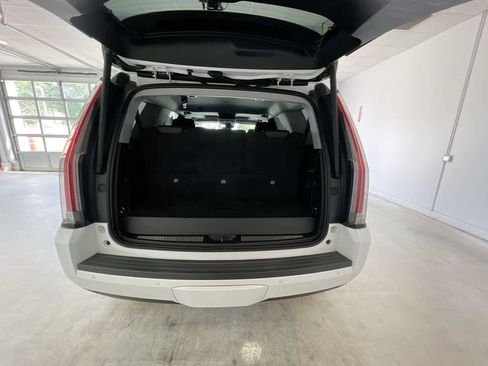 Used 2020 Cadillac Escalade Luxury image 25