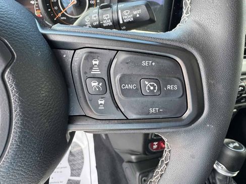 Used 2025 Jeep Wrangler Unlimited Rubicon w/ Convenience Group AWD/4WD image 21